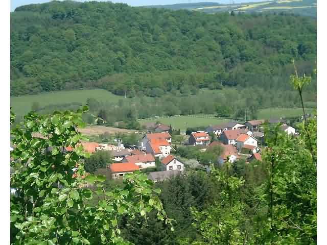 Le stade vu de la colline